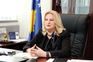 1102-Zv.Kryeministrja-e-Kosoves-Edita-Tahiri-525x350