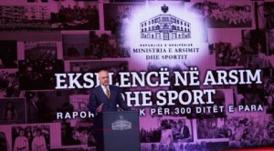 Kryeministri-Edi-Rama-ne-analizen-e-300-diteshit-te-Ministrise-se-Arsimit-dhe-Sportit-Foto-Agim-Dobi-491x350