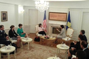 Ndihmëssekretarja amerikane e Shtetit Nuland gjate takimit sot me Presidenten Jahjaga