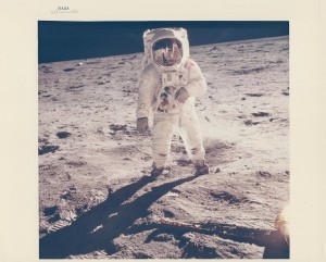 Buzz-Aldrin-Visor-Reflects-Neil-Armstrong