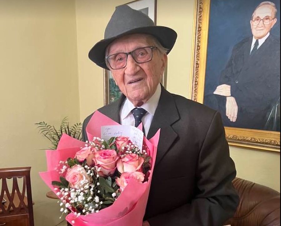 ISMET ELEZI  profesori i të drejtës PENALE shqiptare mbush sot 104 vjeç