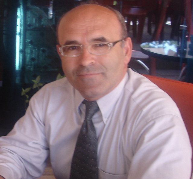 Ne ikanakët punojmë  punojmë  