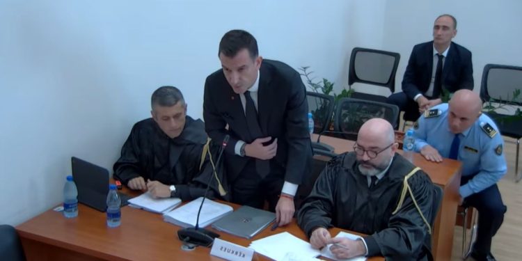 Veliaj  Për mungesën time mund të ankohet vetëm nëna dhe familja ime