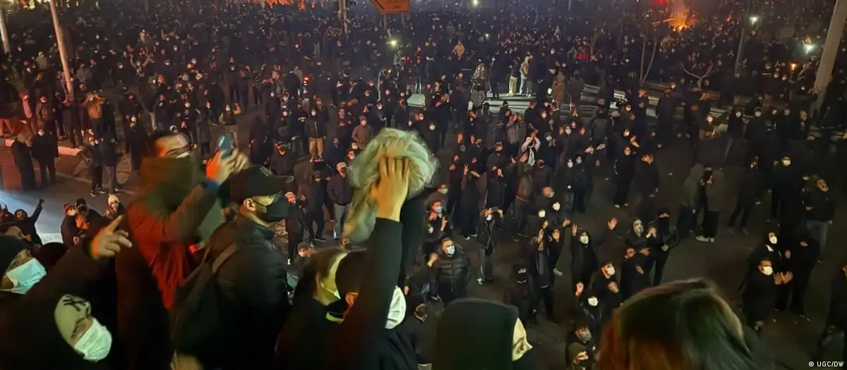 Gardat e Revolucionit kërcënojnë protestuesit në Iran