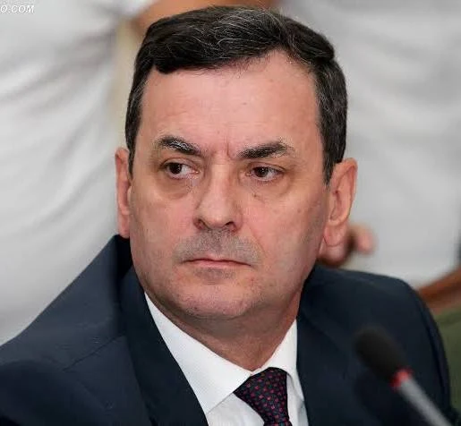 Kur paraburgimi bëhet rregull  liria dobësohet  prezumimi i pafajësisë zbehet dhe shkeljet kushtetuese rriten