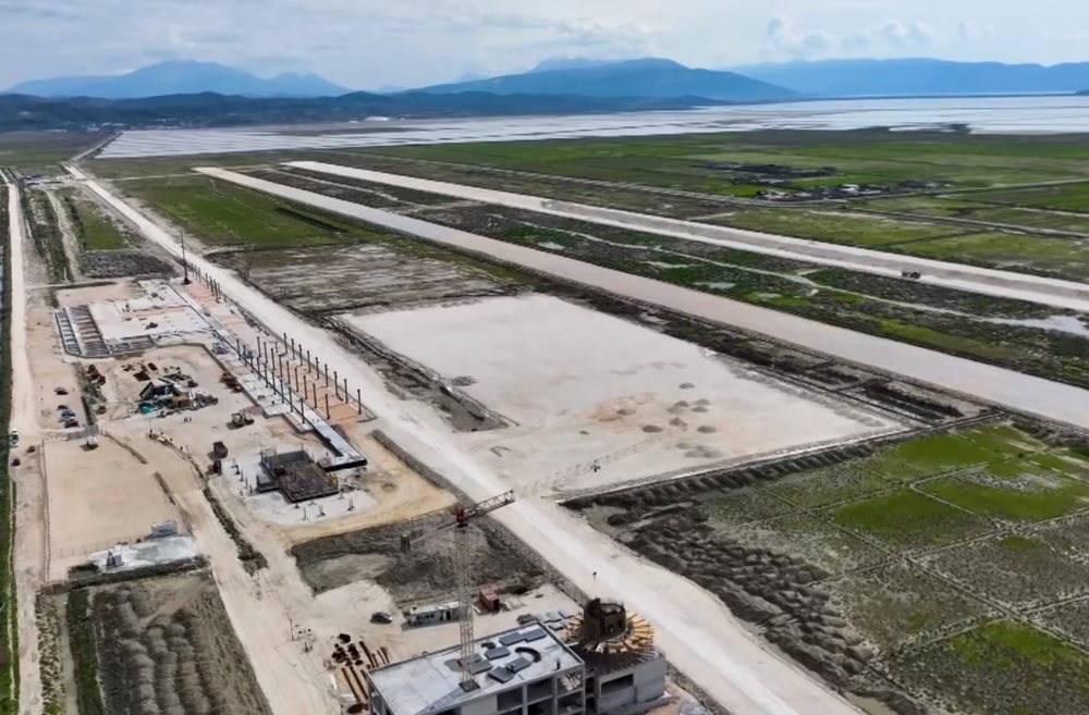 Zbulohet lidhja e kredisë së Aeroportit të Vlorës me fonde që menaxhojnë borxhin rus  Çfarë dëshmon raporti në SHBA