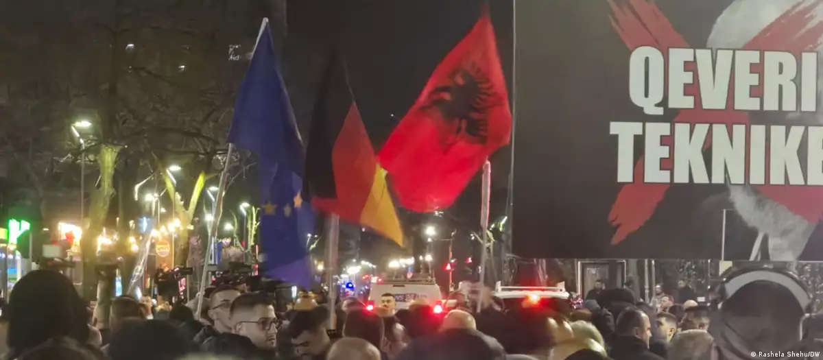 Tiranë   Kryengritje paqësore  mes molotovëve