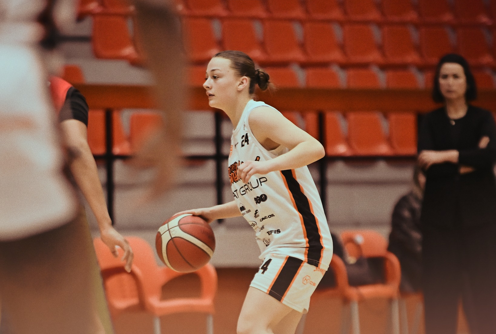 Liga Unike   Bashkimi mposht Flamurtarin dhe kualifikohet në finale