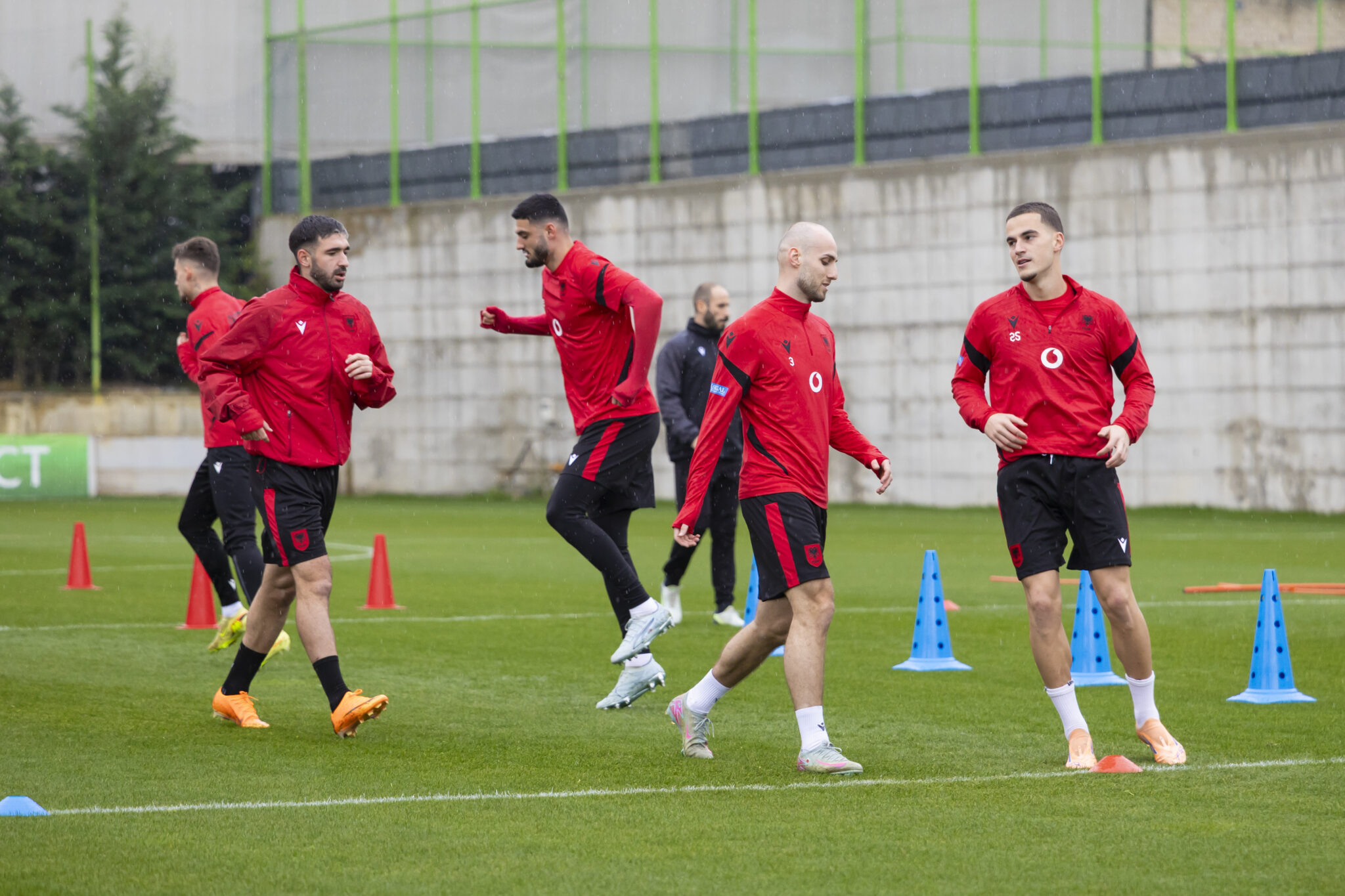 Faza Play Off e Kupës së Botës  Kombëtarja zhvillon stërvitjen e parë në  Shtëpinë e Futbollit 