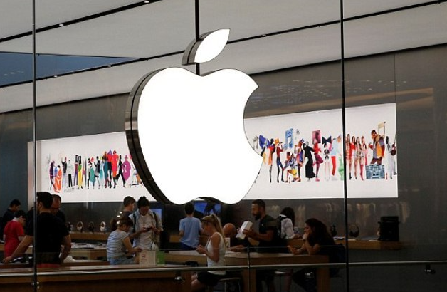 Britania gjobit një degë të Apple për shkelje të sanksioneve kundër Moskës