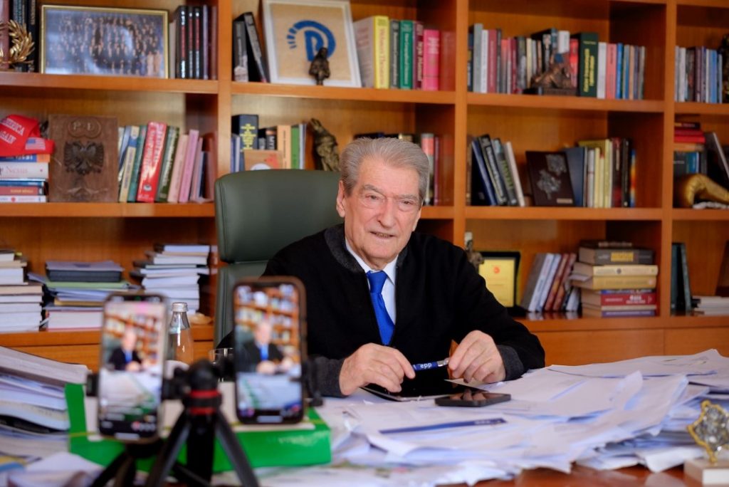 Berisha  Protesta e opozitës  në 17 prill