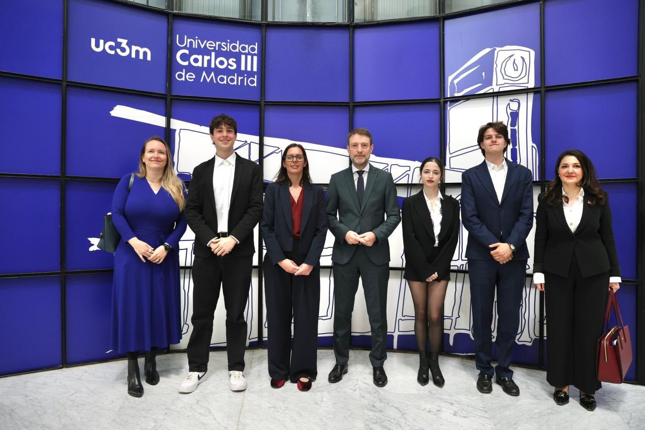 Hoxha me studentët e Madridit  E ardhmja e Shqipërisë  e ankoruar brenda familjes europiane