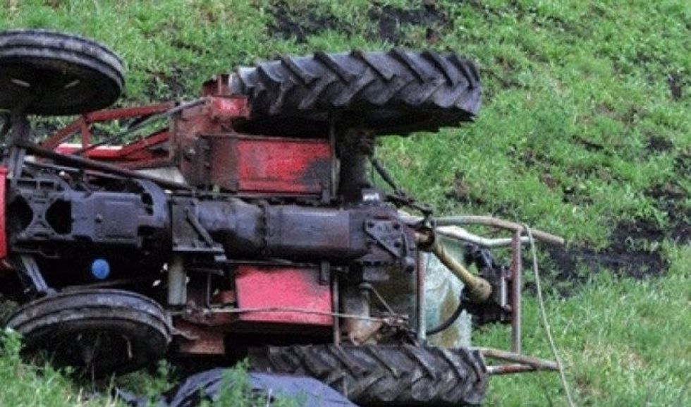 U shtyp nga traktori derisa po e rregullonte  ndërroi jetë 80 vjeçari në Luboten të Shkupit