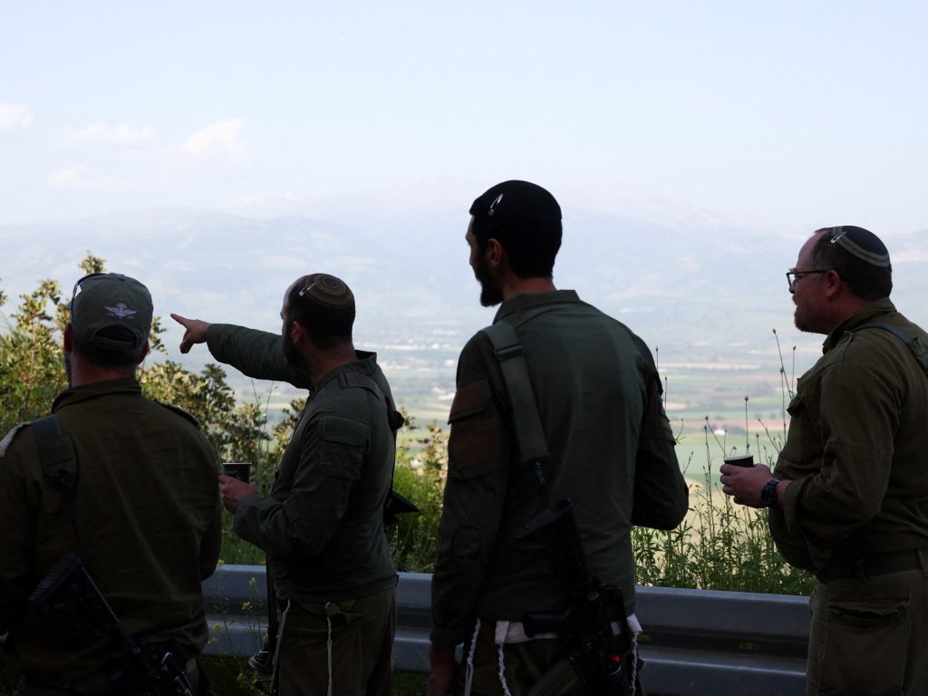 Indinjatë pas fotosh tregon një ushtar izraelit duke thyer statujën e Jezusit në Liban