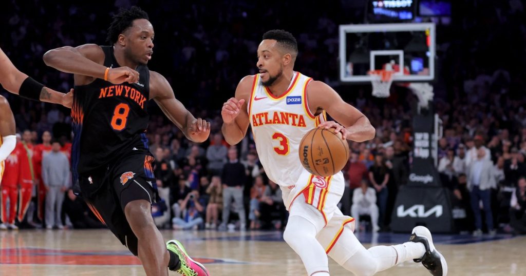 Hawks përmbysin Knicks në minutat e fundit  barazojnë serinë e playoff it në NBA
