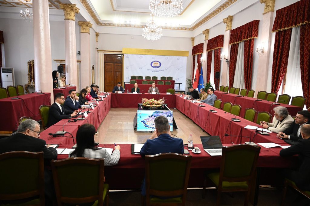 Komisioni i Infrastrukturës  rrëzohet nisma për krizën e karburanteve  Shqipëria drejton Presidencën e Transportit Rajonal