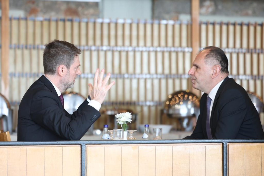 Ministri Hoxha takim me homologun grek  Kapitull i ri në marrëdhëniet dypalëshe