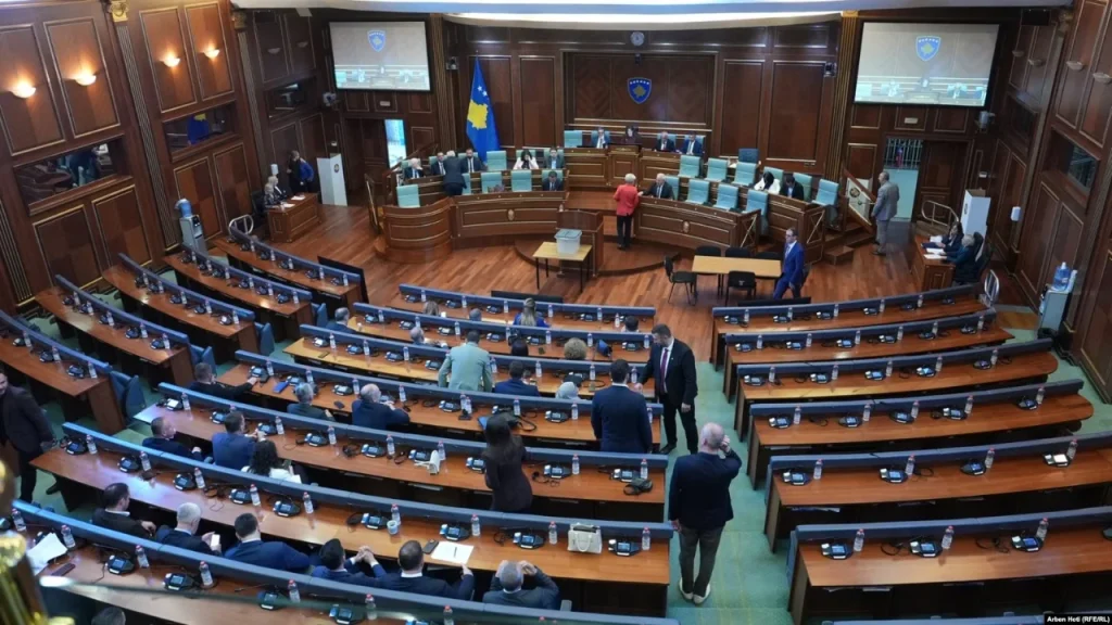 Kurti pranon edhe Vjosa Osmanin si presidente  Vetëm na sillni emrin me 15 firma