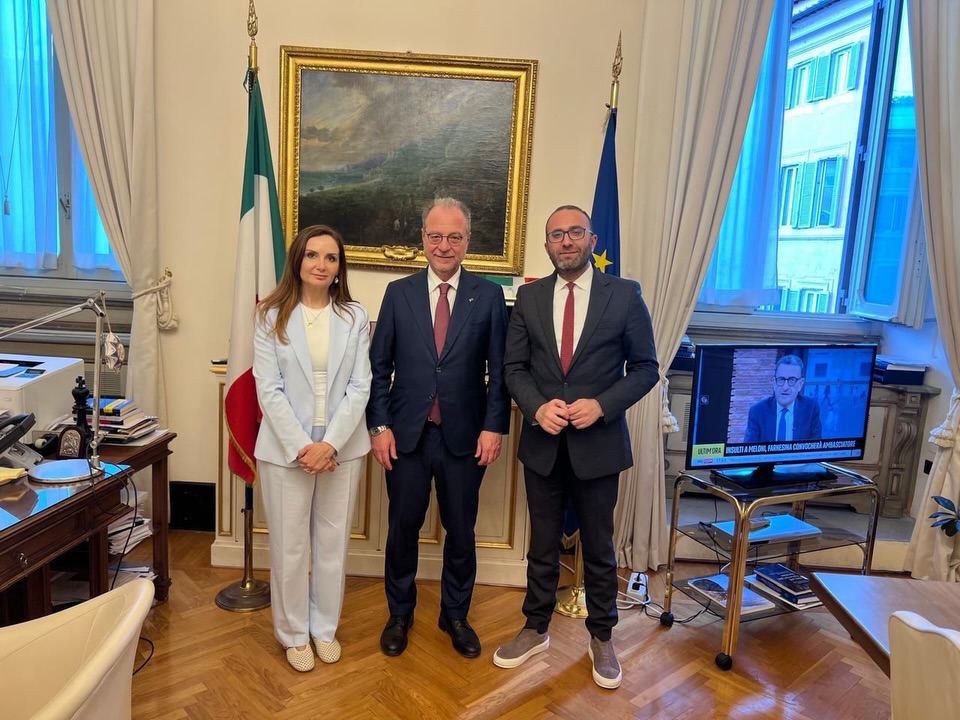 Takimi me zv Kryetarin e Dhomës së Deputetëve në Itali  Bardhi dhe Tabaku  Qeveria ka braktisur reformat