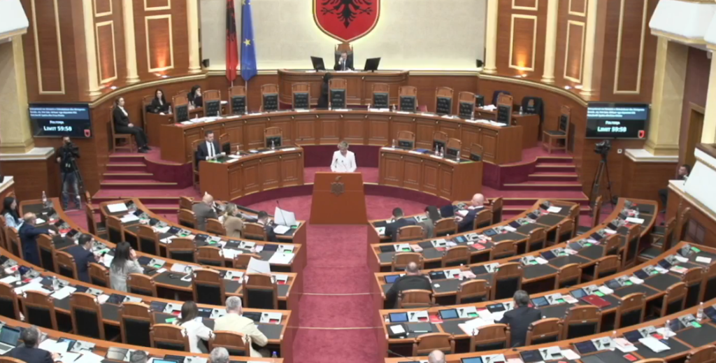 Interpelancë në Kuvend për shëndetësinë  opozita akuza për sistemin onkologjik  Sala  Nuk mungojnë barna në QSUT  po bëjmë decentralizimin