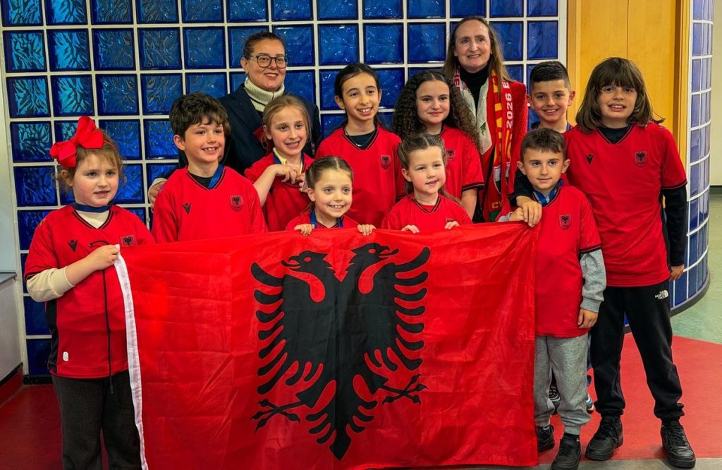 Fëmijët shqiptarë që rriten mes dy botëve  FSHF afron diasporën me ngjyrat kuqezi