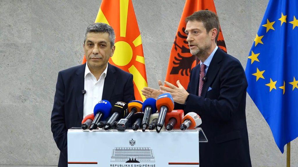 Hoxha dhe Mexhiti nga Tirana  Bashkëpunim për mbështetjen e shqiptarëve në Maqedoninë e Veriut