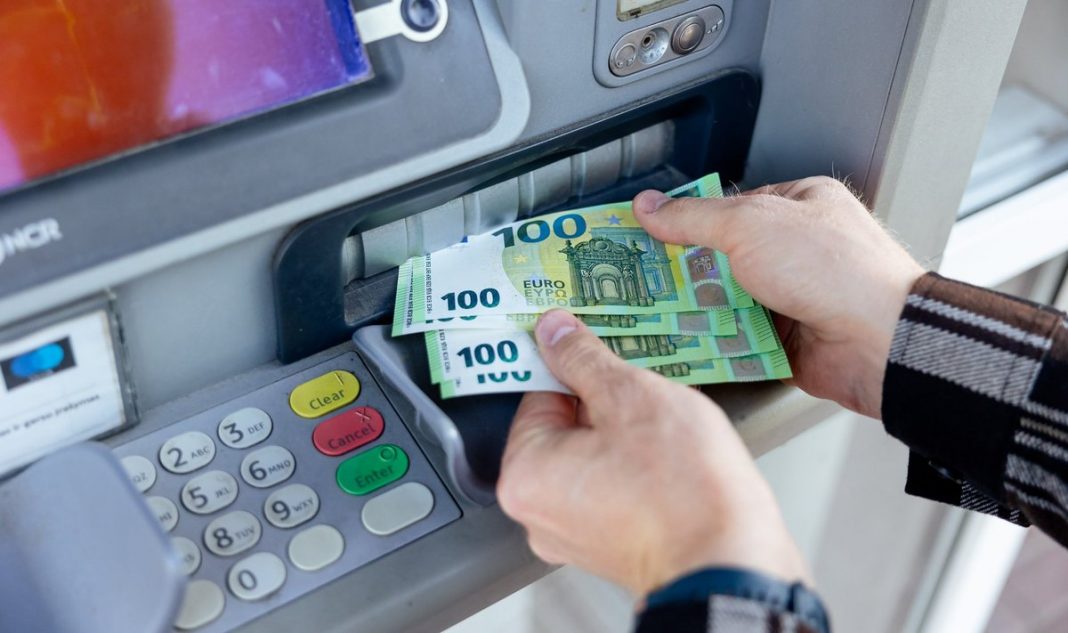 Lituania drejt pagesave me kartë krediti pa lidhje interneti