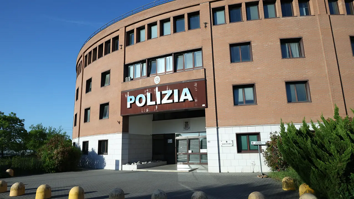 Sulmoi një futbollist 14 vjeçar që ishte kundërshtar i djalit të tij  shqiptari pezullohet me 5 vite në Itali