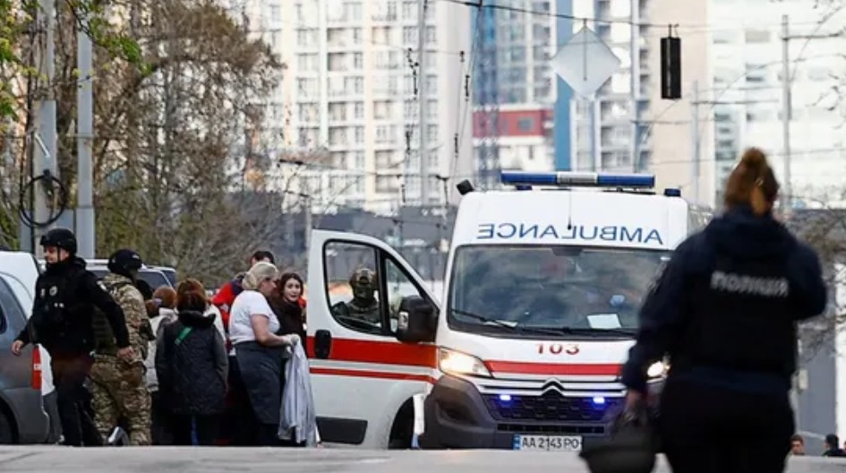 Pengmarrje në Kiev Zelensky  5 persona janë vrarë brenda një supermarketi  10 të shtruar në spital  Autoritet  S ka lidhje me luftën