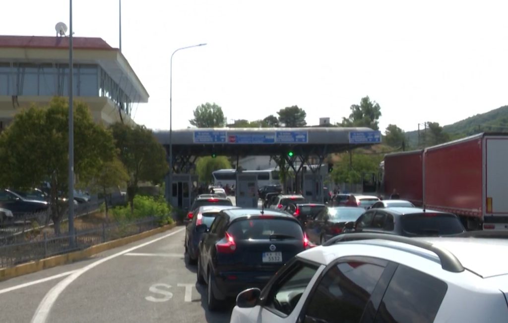 Turizmi përshpejtohet në mars  rritje me rreth 11  e të huajve që vizituan Shqipërinë