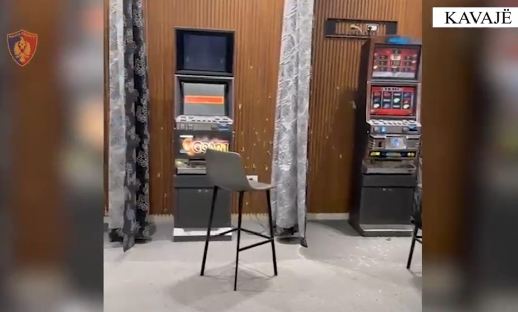 Zbulohen dy ambiente të përshtatura për lojëra fati në Kavajë  shpallen në kërkim dy të rinj