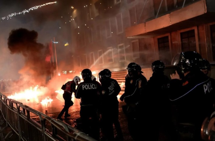 U kapën në flagrancë me molotov  jepet vendimi për 11 të arrestuarit nga protesta e PD  EMRAT 