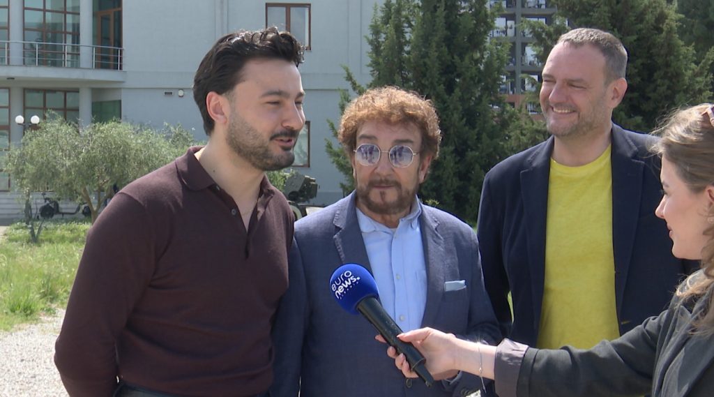  Tre tenorët spanjollë  koncert gala në TKOB  në skenë dhe artistët shqiptarë