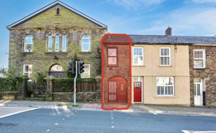 Shtëpia më e ngushtë në Angli shitet mbi 51 mijë euro