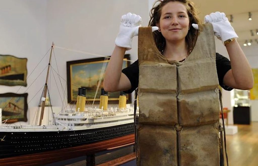 Shitet për 906 mijë dollarë jeleku i shpëtimit nga fundosja e Titanikut