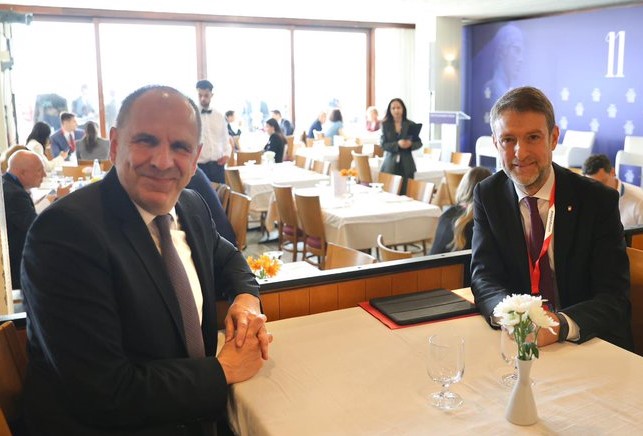 Forumi Ekonomik i Delphit  Hoxha takim me ministrin grek  Kapitull i ri në marrëdhëniet dypalëshe