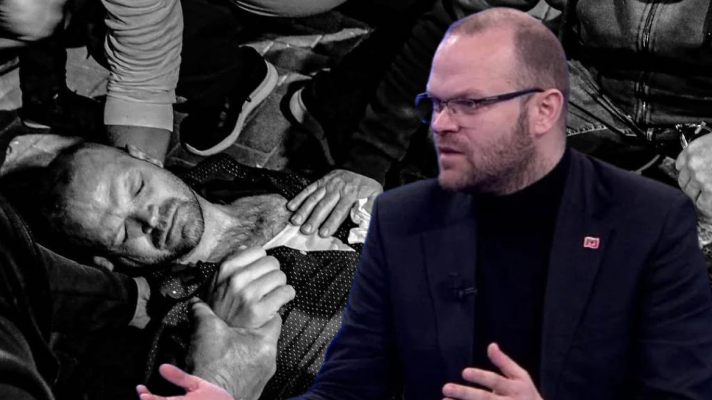  Më goditën me skafandër në kokë   Aulon Kalaja flet për incidentin që i ndodhi në protestë
