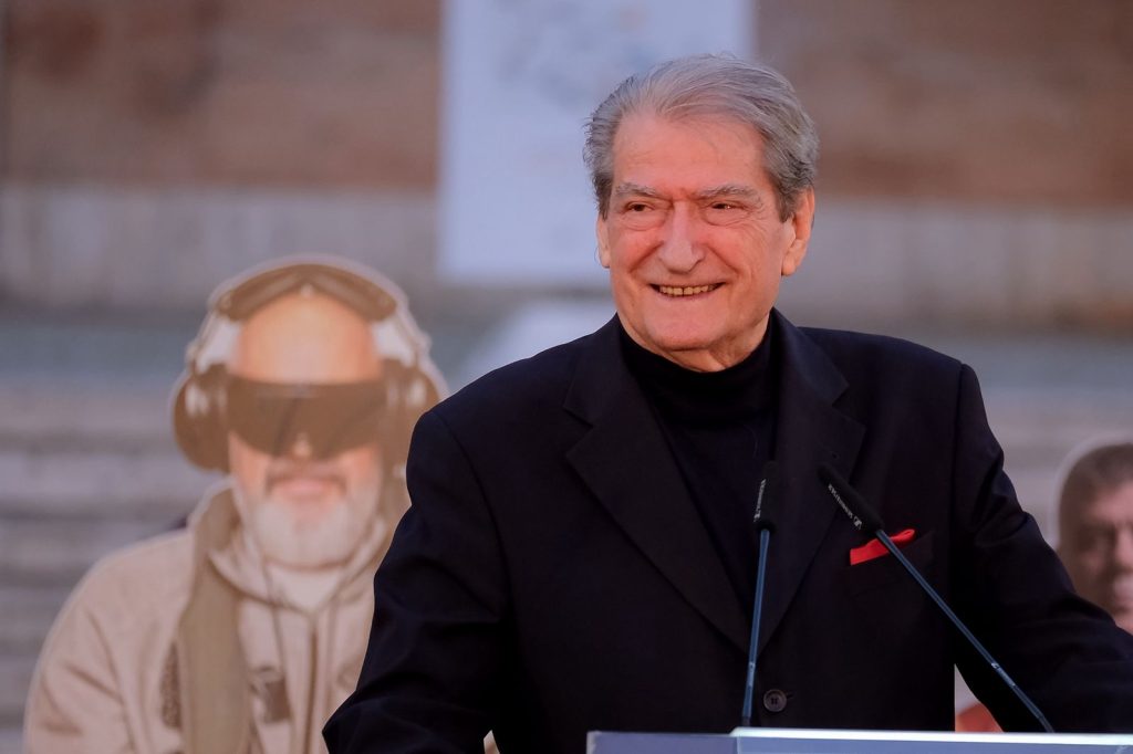 Berisha paralajmëron goditjen ndaj Ramës më 8 maj pas foltores para Kryeministrisë