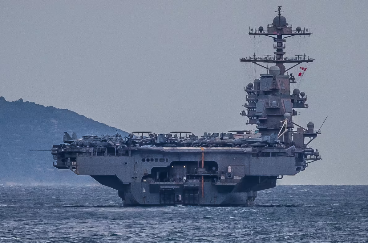 Aeroplanmbajtësja  USS Gerald R  Ford  kthehet në det të hapur pas riparimeve nga zjarri