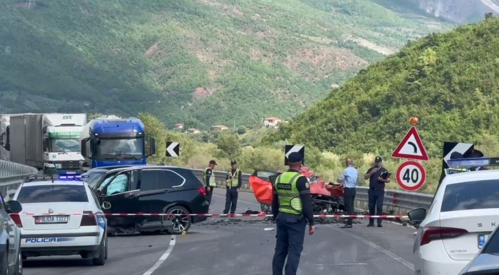 Aksident i rëndë në aksin Elbasan Librazhd  humb jetën një turist kinez