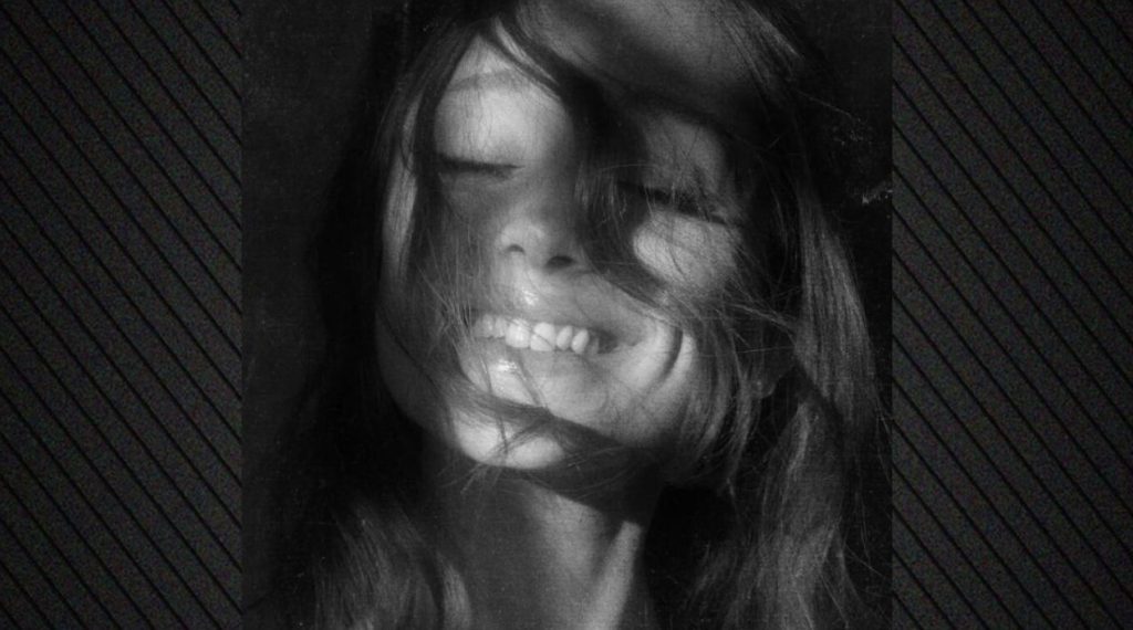 Ariana Grande njofton albumin e tetë  Petal  — publikimi më 31 korrik