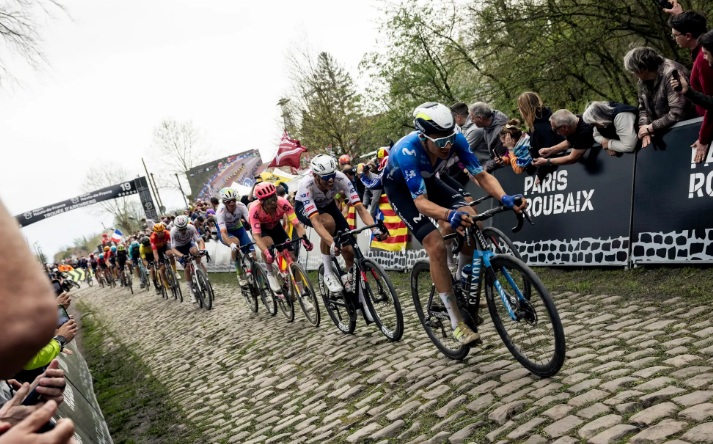 Paris Roubaix 2026   fenomeni Pogaćar sfidon kampionin Mathieu van der Poel në  Ferrin e Veriut 