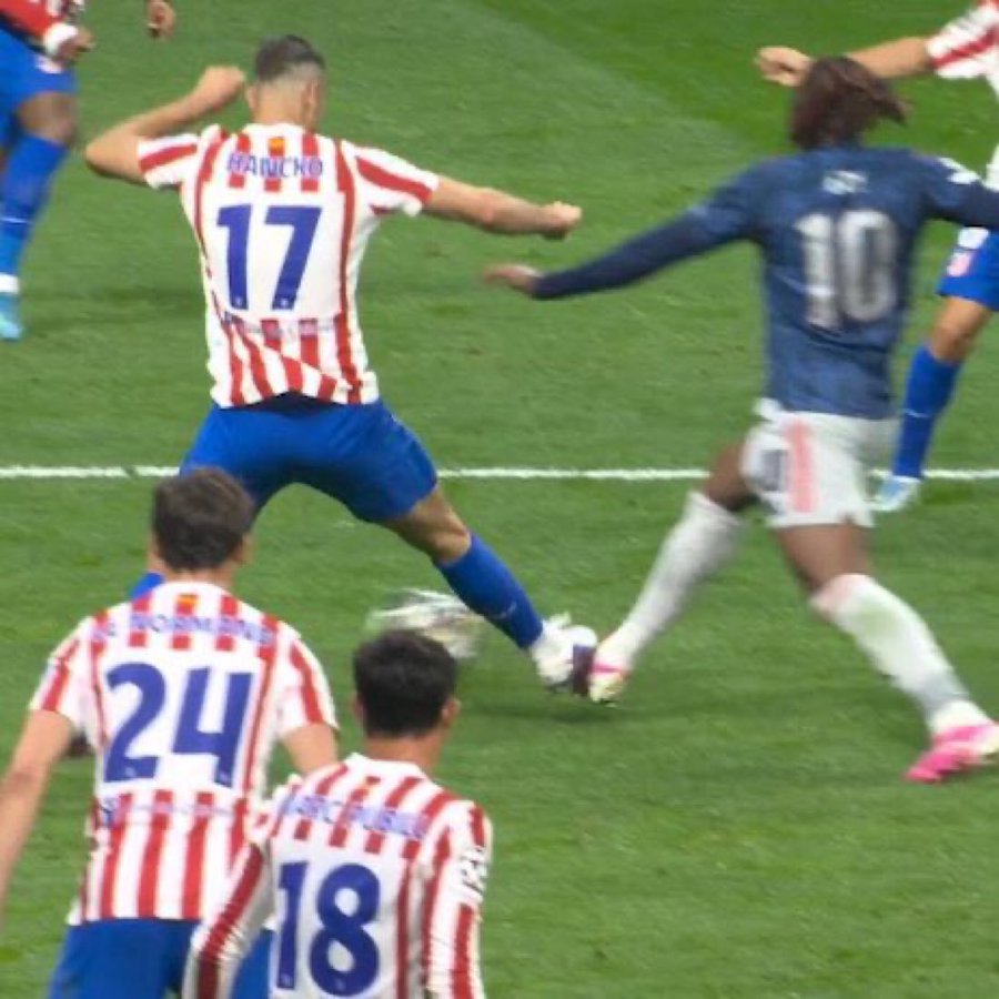 Në Angli flasin për  vjedhje  ndaj Arsenalit  sulmojnë Simeone  Arbitri iu dorëzua dramës së tij 