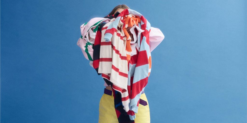 Këmisha rugby që po shihet si zgjedhja ideale e sezonit