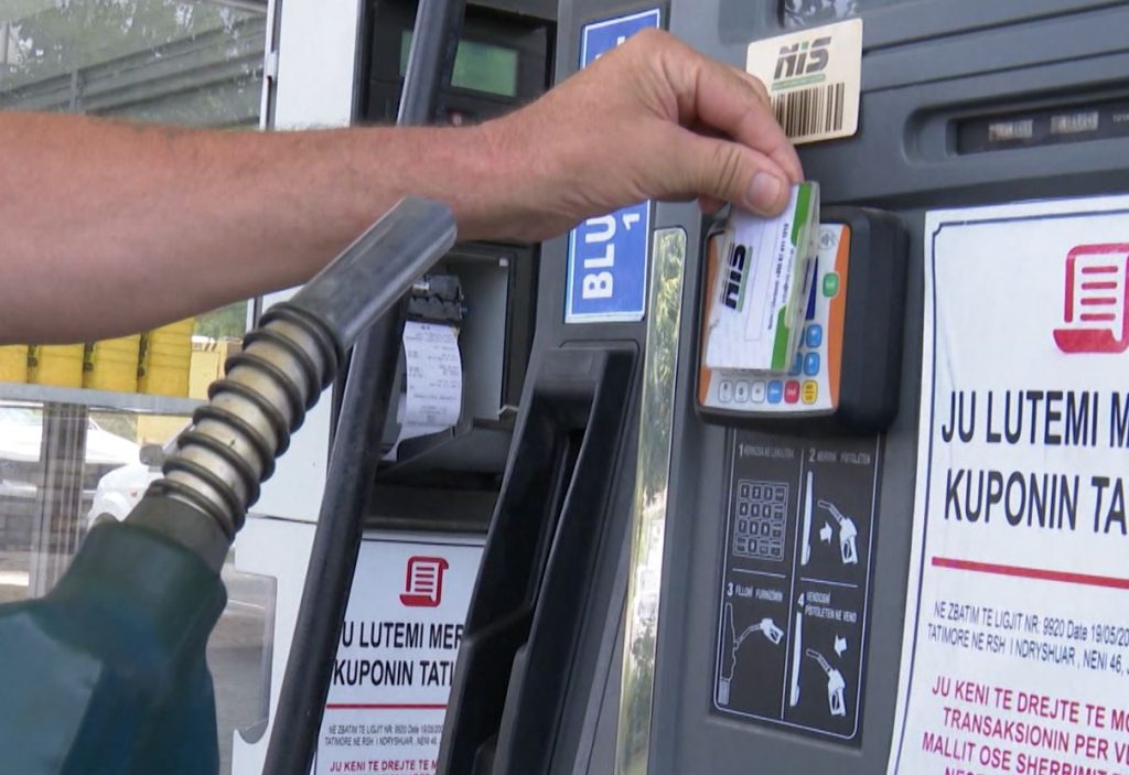 Çmimi i naftës  qytetarët shpenzuan 11 mln euro shtesë  buxheti  fitoi  3 5 mln euro