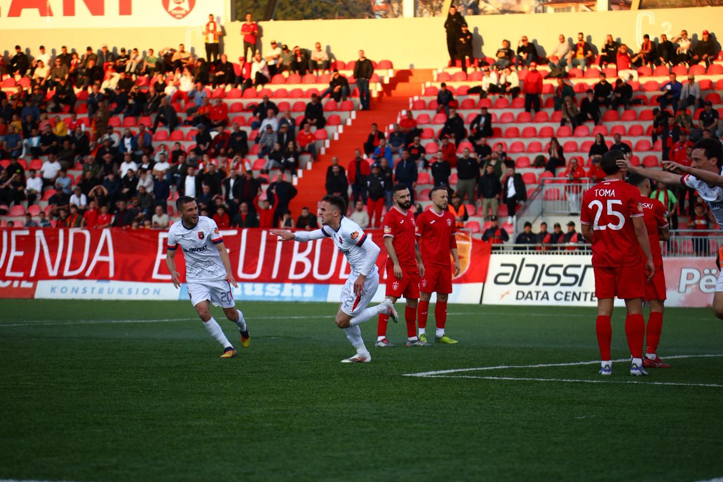 Abissnet Superiore  Vllaznia feston në  Arenën e Demave 