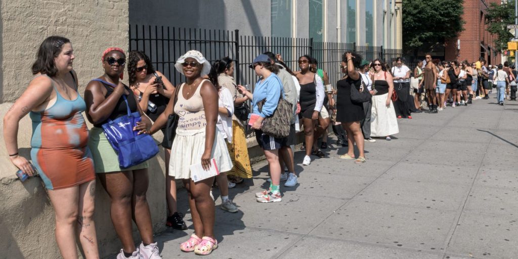 Panairi i Paloma Elsesser  Një Përvojë e Luksit për Të Gjitha Femrat me Majë të Plotë