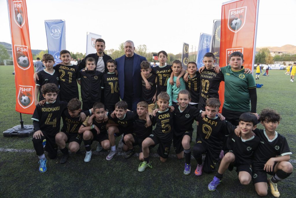 Duka në ceremoninë përmbyllëse të  AF Triumph Cup Events   festën e futbollit për të rinjtë