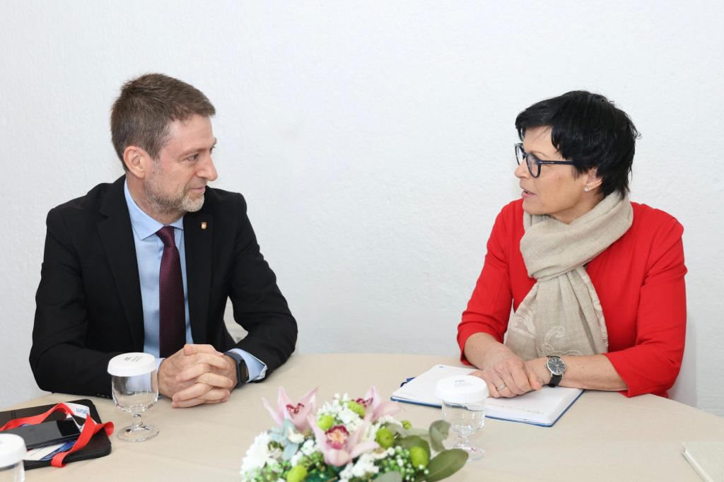 Hoxha takim në Delfi me Kos  Punë intensive në funksion të anëtarësimit në BE