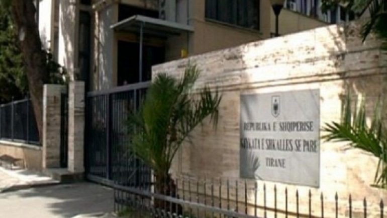 Operacioni antidrogë në Tiranë  Gjykata lë në burg 14 nga të arrestuarit  EMRAT 